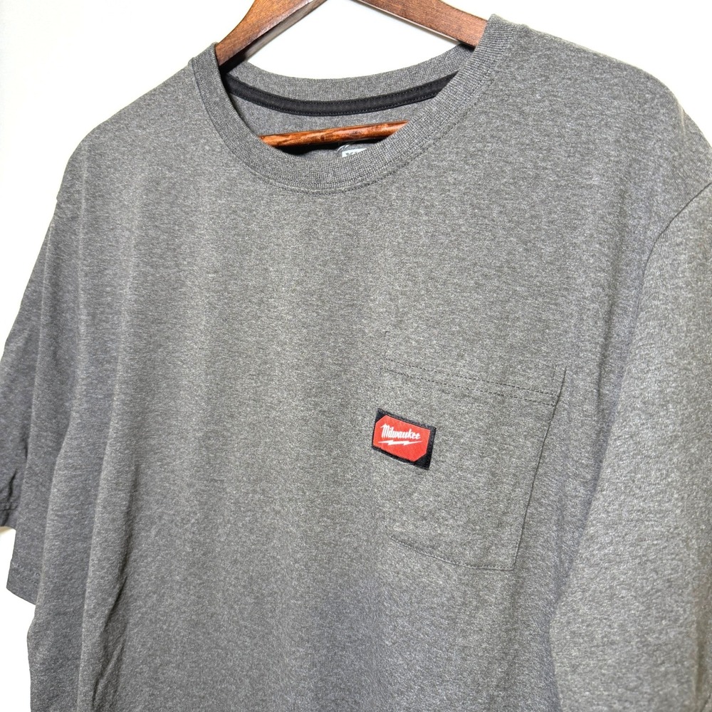 Milwaukee Mens XL Gray Short Sleeve Pocket T-Shirt Workwear Cotton Blend Logo